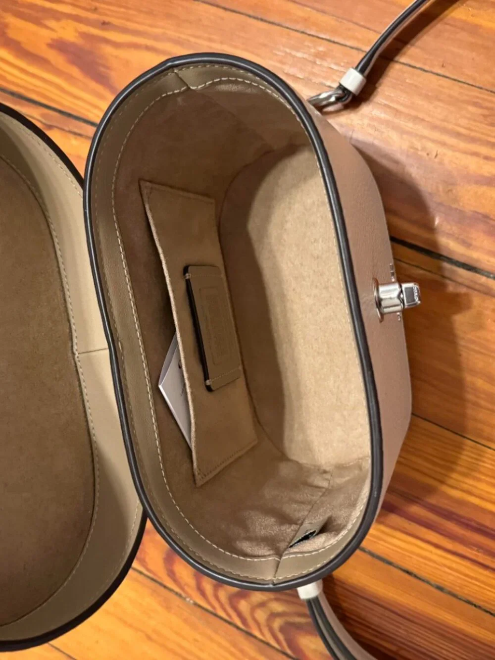 Coach Bucket Bag - Picture 5 of 9